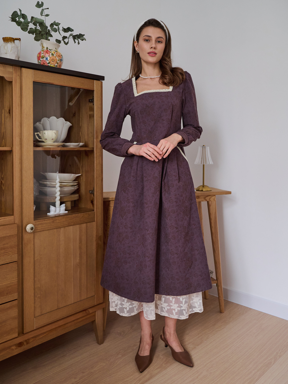 Платье с квадратным вырезом