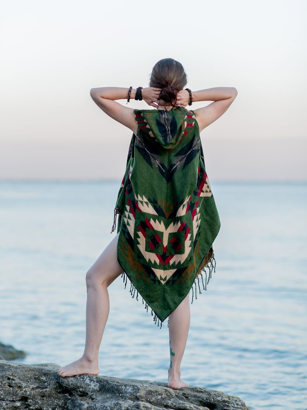 Пончо женское шерстяное с орнаментом