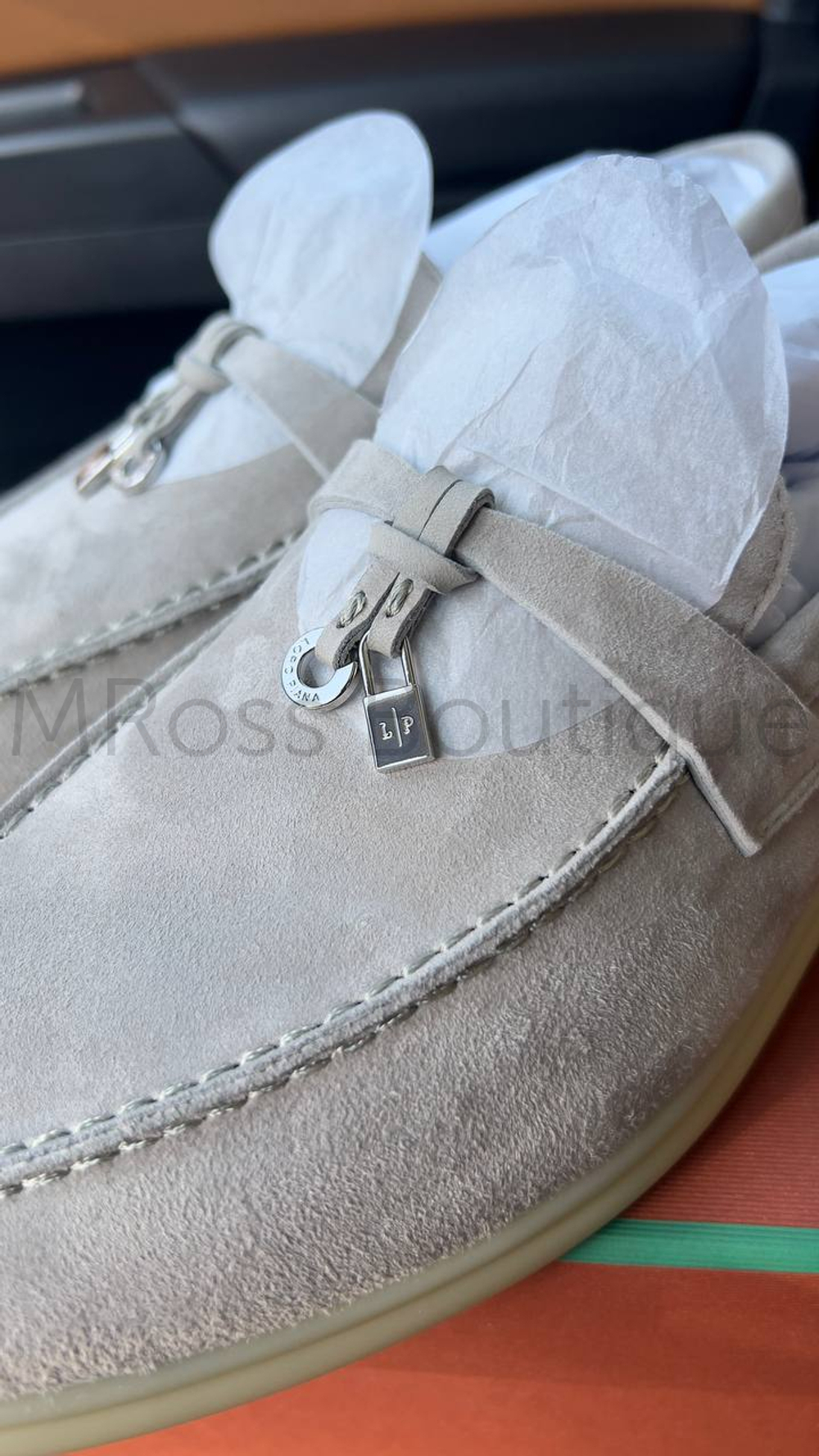 Женские лоферы Loro Piana замшевые в серо-бежевом цвете