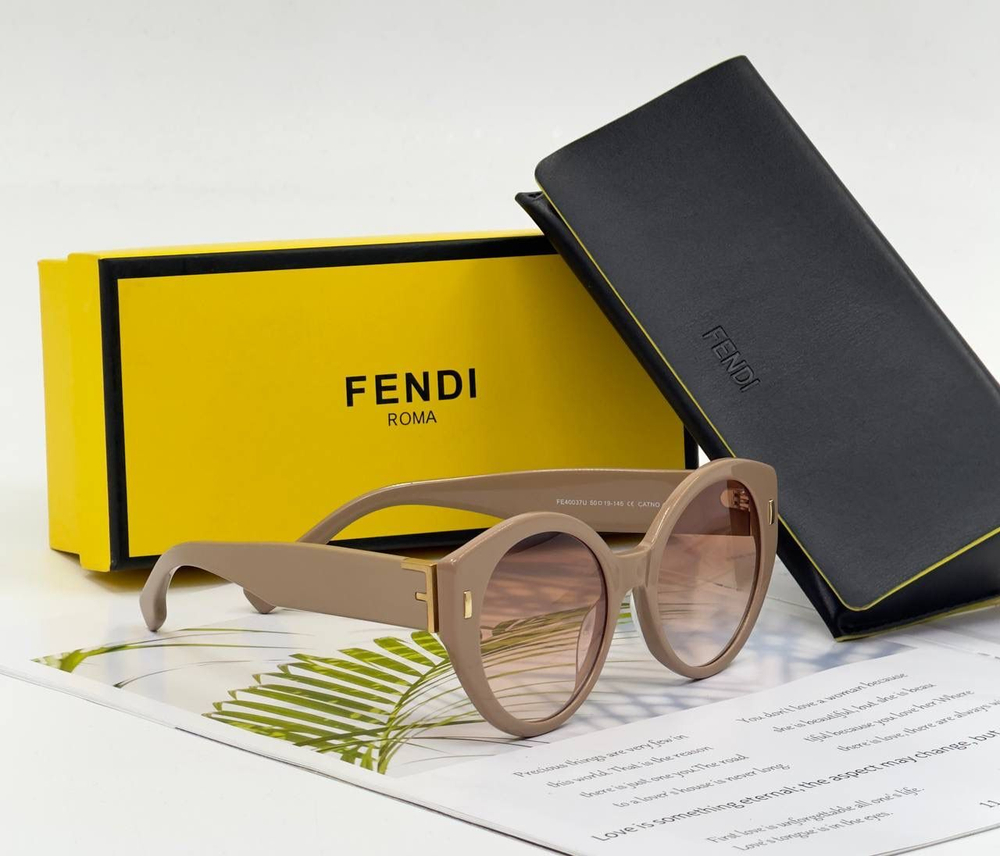 Солнцезащитные очки Fendi
