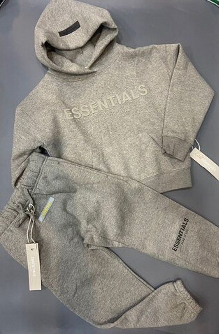 Костюм Essentials