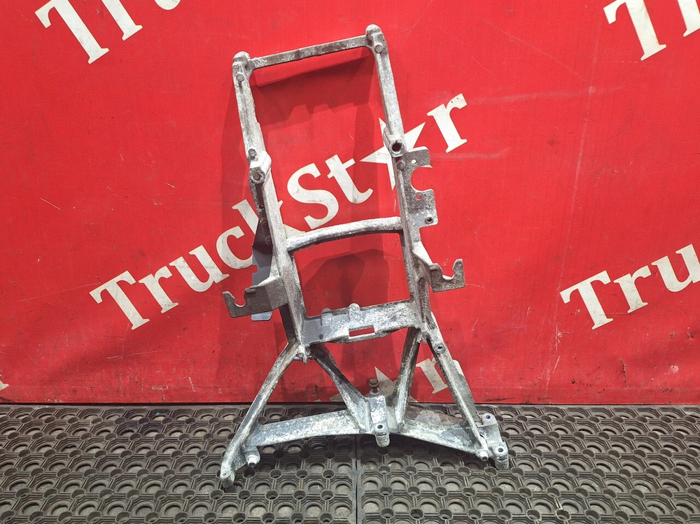 Кронштейн (уценено) фары левой