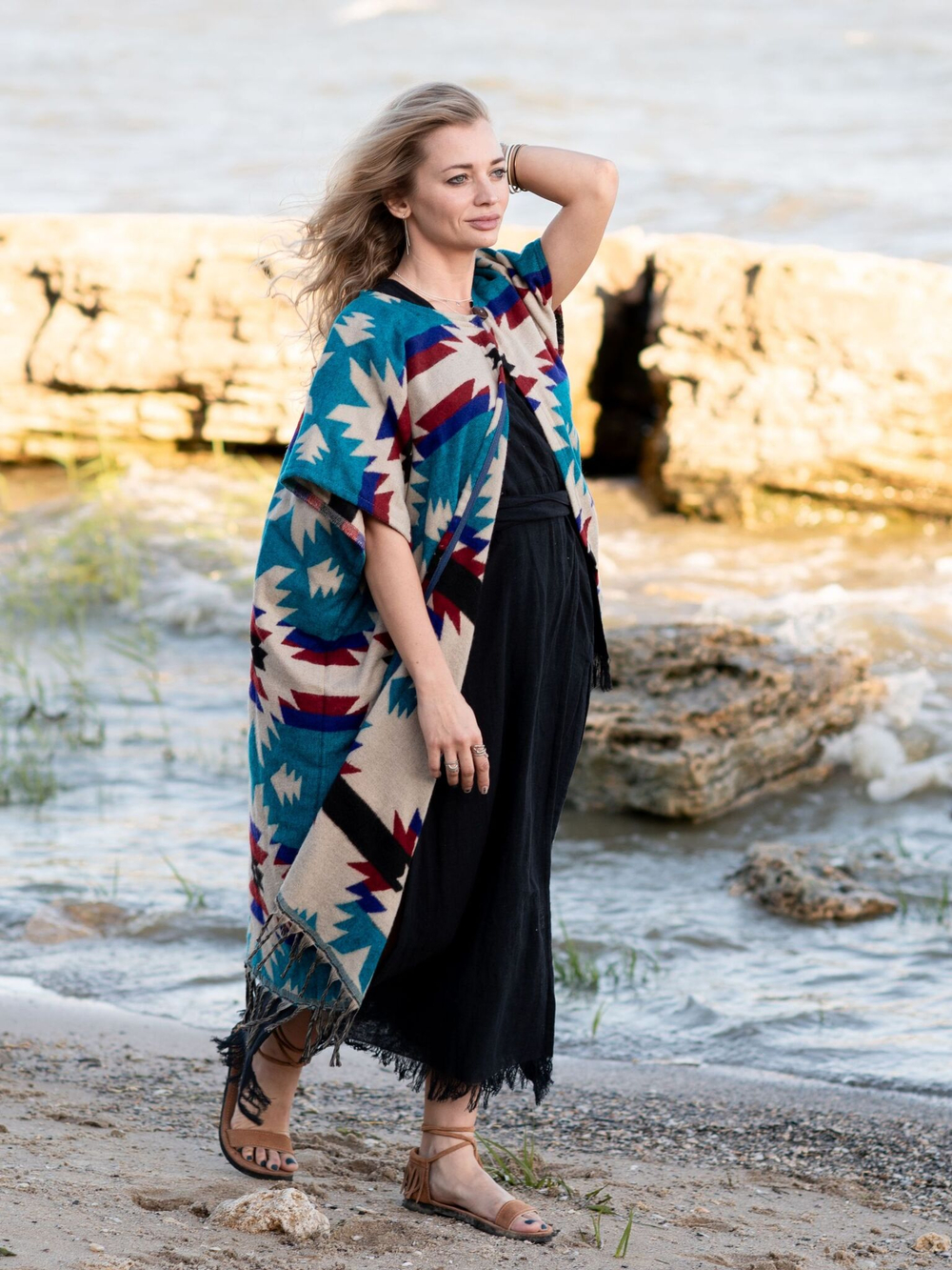 Накидка с этническим геометрическим орнаментом