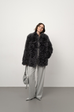 Серая шуба с воротником