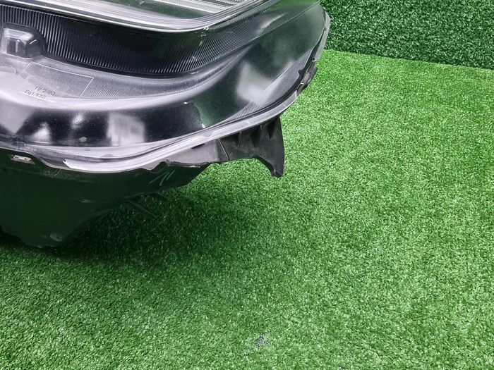 Фара правая Volvo XC40 (2017-2022) LED