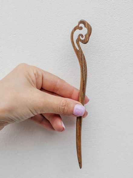 Шпилька из зелёного сандала "Облачко"