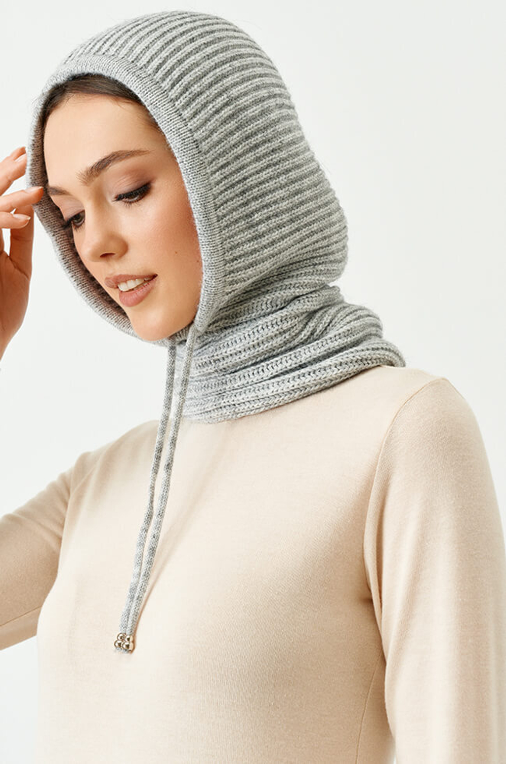 8355 Капор женский (серый)