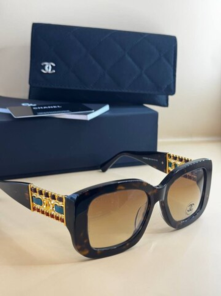 Солнцезащитные очки CHANEL