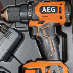 AEG Дрель шуруповерт 18В (c 2 аккумуляторами, зарядным устройством и кейсом в комплекте) BS18G4-202C, щеточный, аккумуляторный, 4935478630