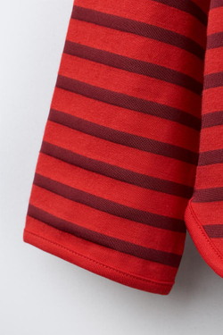 ZARA ФУТБОЛКА В ПОЛОСКУ С ВЫШИТЫМИ СЕРДЦАМИ, БУРГУНДИ