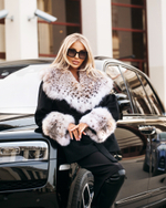 Женское чёрное шерстяное пальто с меховым воротом и манжетами