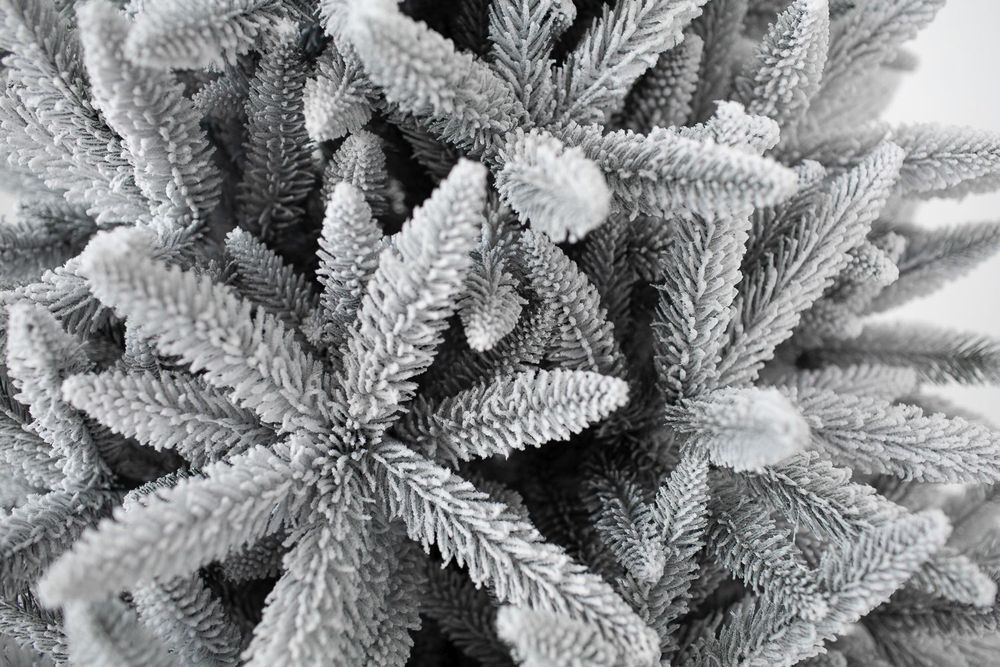 Заснеженная елка «Скандинавия» (Литая хвоя) 180 см / 1,8 м