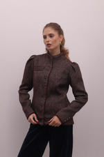 Приталенный жакет на пуговицах