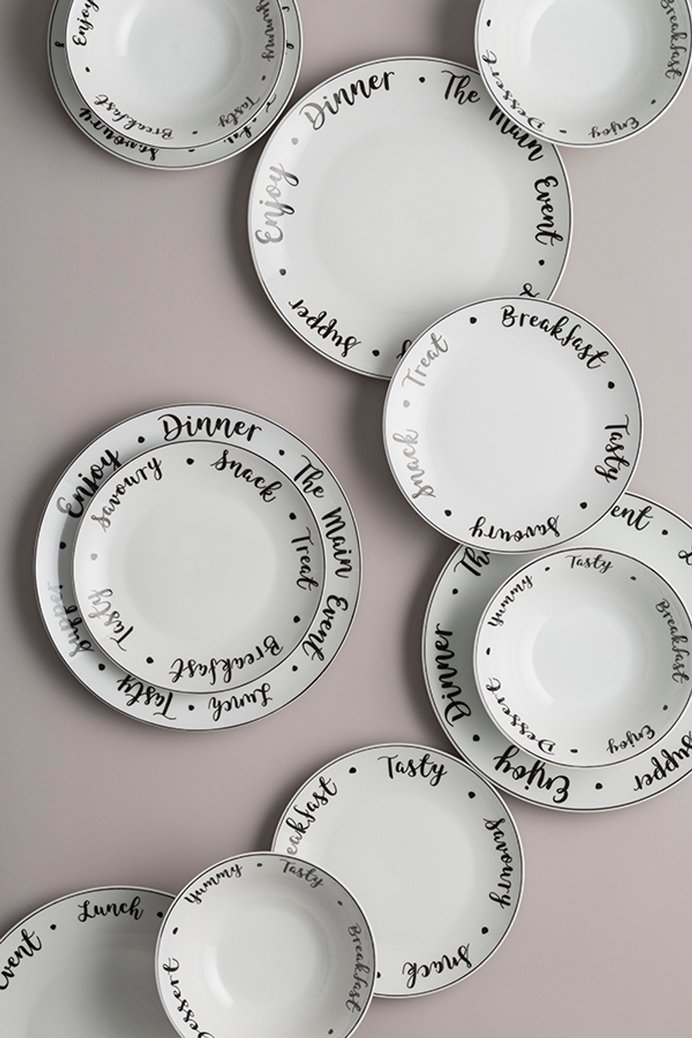 Тарелка carnaby script d 21 см