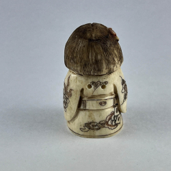 Статуэтка нэцкэ Девочка с веером