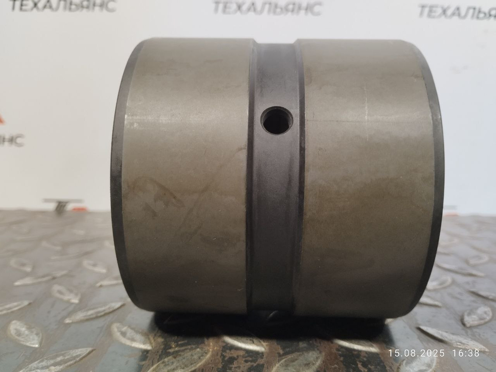 Втулка 424-70-11820