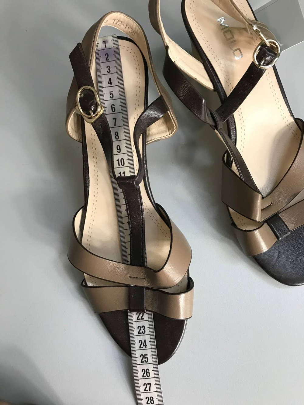 Босоножки на устойчивом каблуке 38 размер