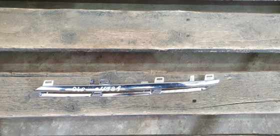 Молдинг решетки радиатора Mercedes GL GLS (X166) 15-19 Б/У Оригинал A1668881985