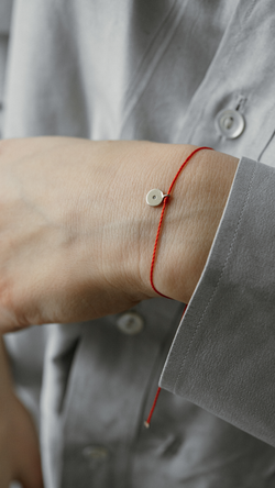 браслет «луна» на красной нити