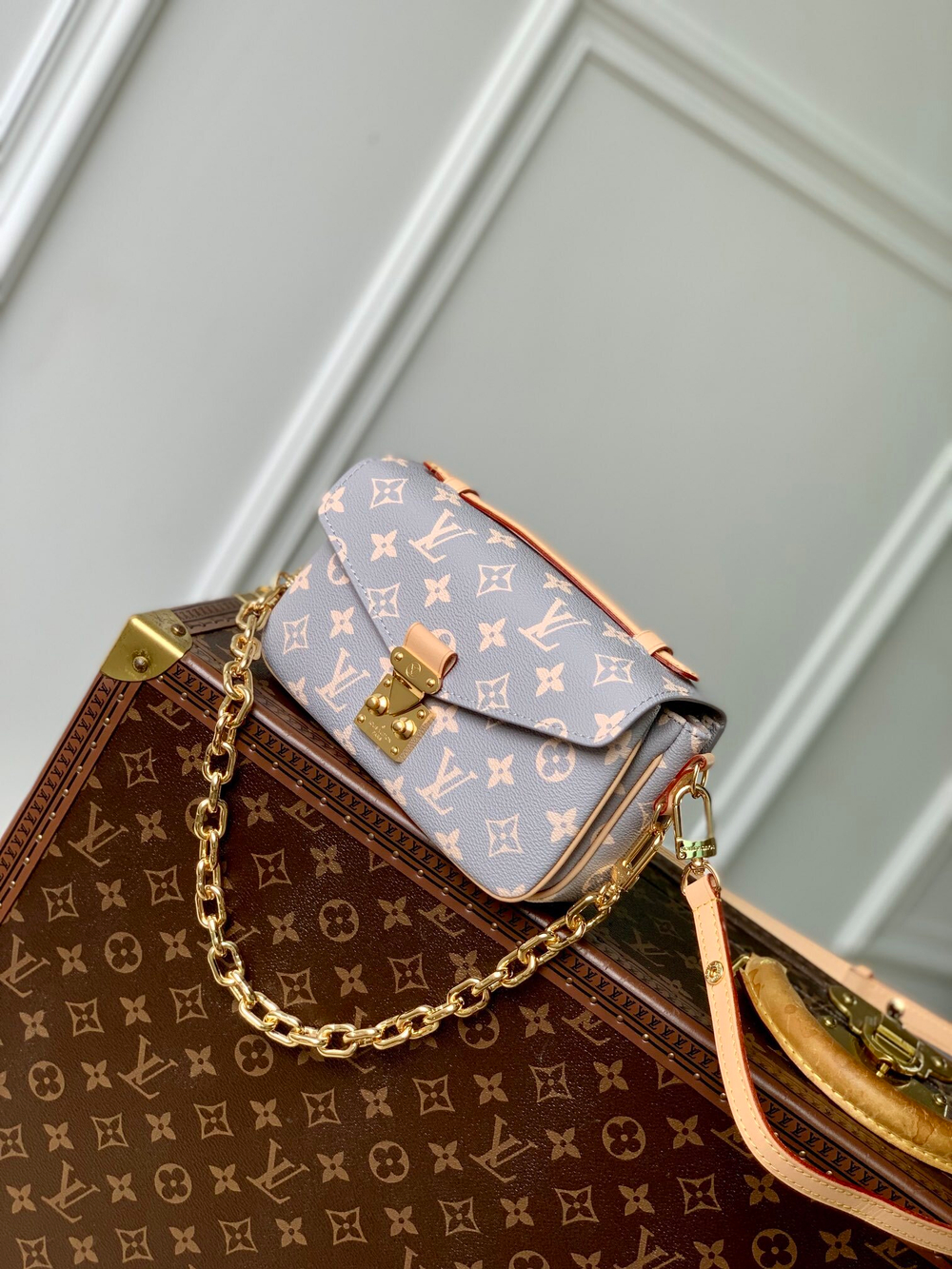 Louis Vuitton Pochette Metis East West