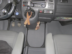 Автоковрики для VW Caravelle T5, T6, 8 мест, короткая база, сдвижная правая дверь