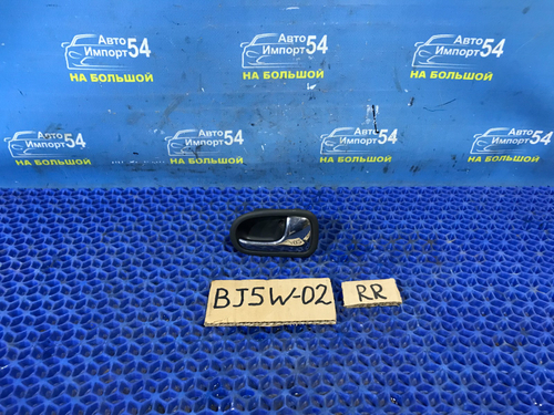 Ручка двери передней правой салонная MAZDA FAMILIA 2001