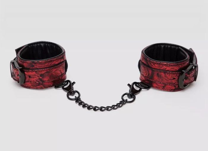 Красно-черные наручники Reversible Faux Leather Wrist Cuffs