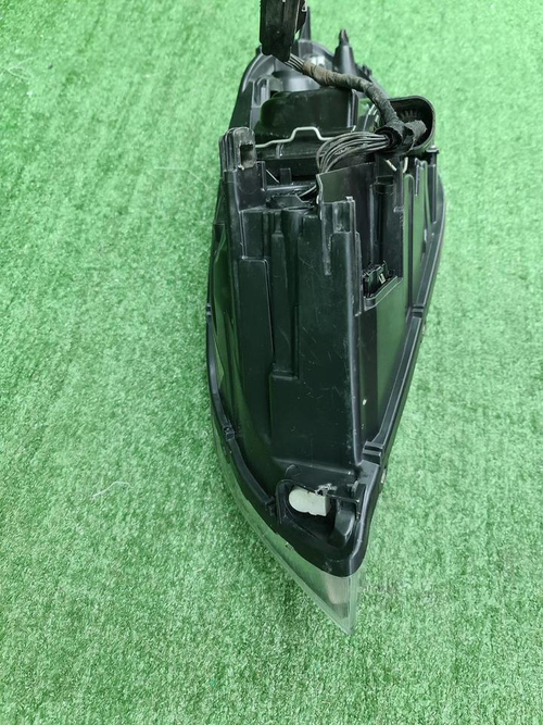 Фара правая Volvo XC60 1 (2008-2013) ксенон