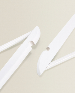 ZARA HOME ЛАКИРОВАННАЯ ДЕРЕВЯННАЯ ВЕШАЛКА (НАБОР ИЗ 3 ШТ.), БЕЛЫЙ