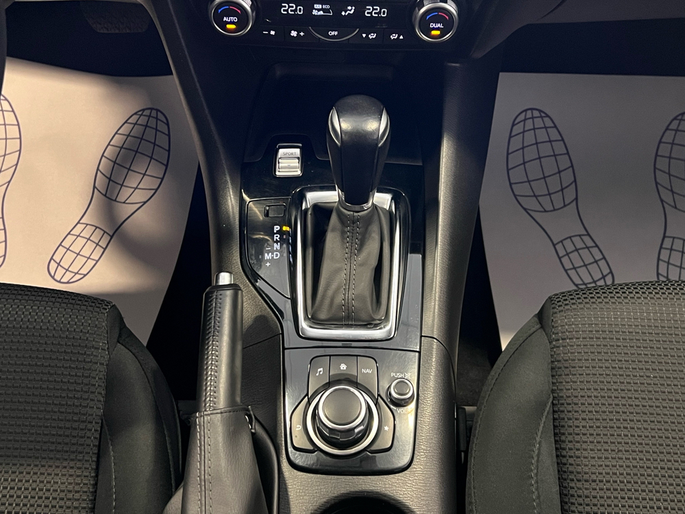 Mazda Mazda3, 2017 год