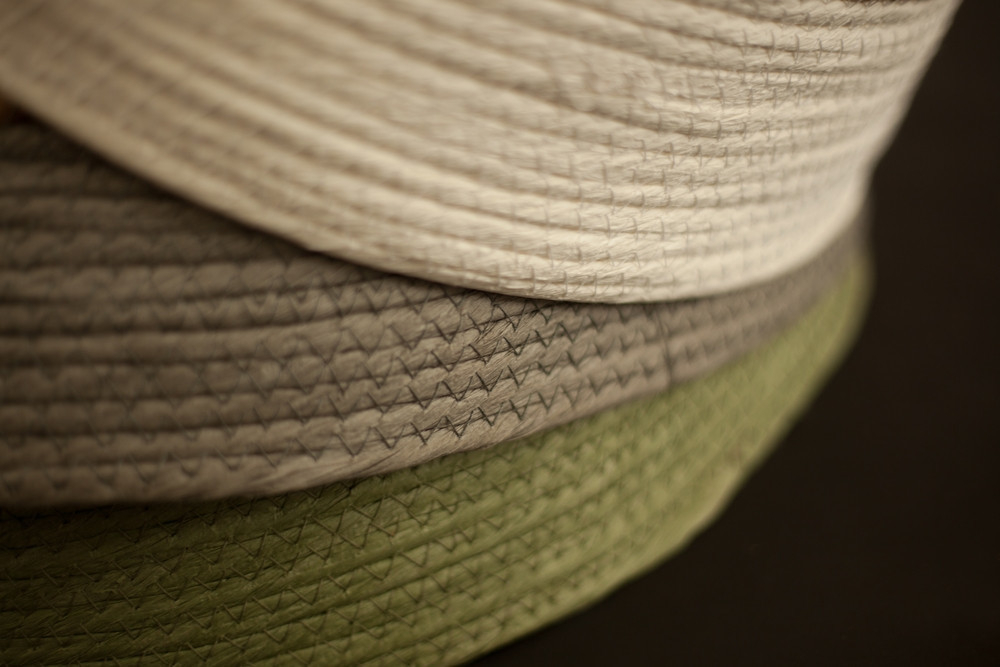 Джутовая корзинка для елки 26х58 House of Seasons коричневая с серой полосой