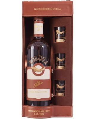 Водка Beluga Allure 0,75 л. с 3 рюмками в подарочной упаковке