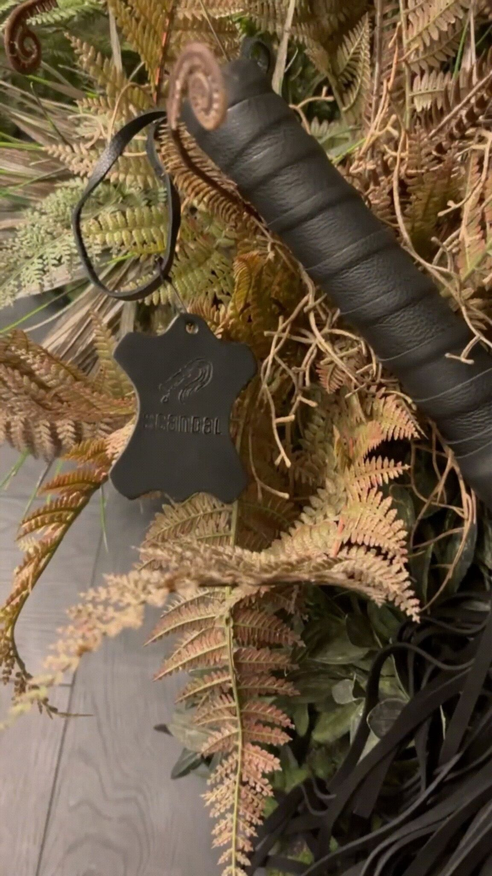 Черная плеть Scandal из натуральной кожи - 64 см. (Цвет: черный)