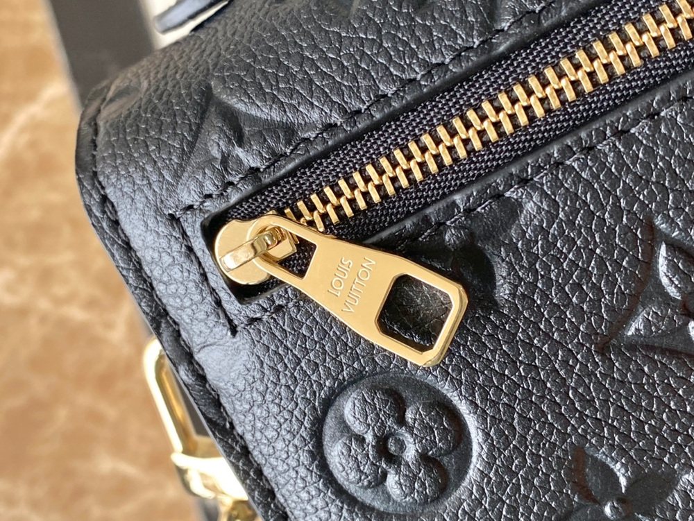 Louis Vuitton Pochette Metis East West