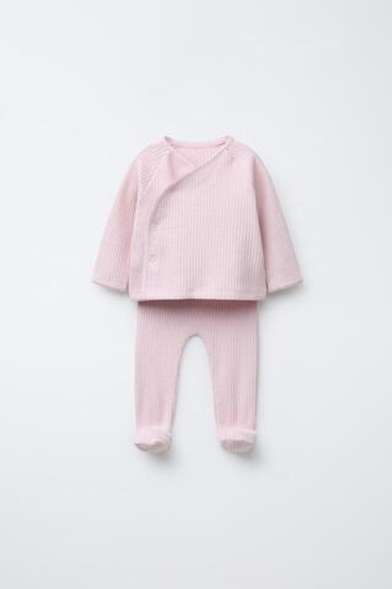 ZARA КОМПЛЕКТ ИЗ ДЖЕМПЕРА И ПОЛЗУНКОВ С РЕЛЬЕФНЫМ УЗОРОМ, РОЗОВЫЙ