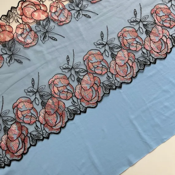 Вышивка на сетке телесная/розы 26 см