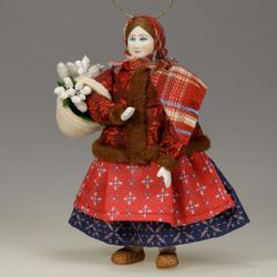 Ёлочная игрушка Девочка с подснежниками