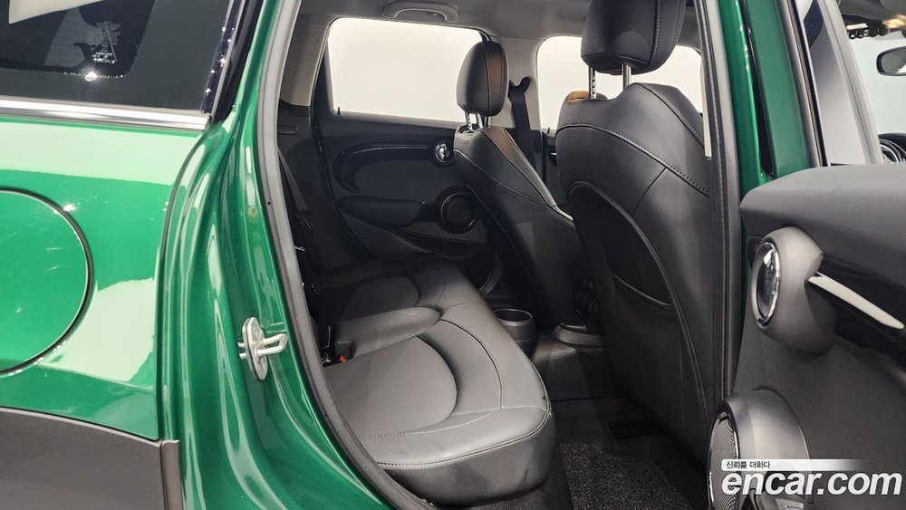 Mini Cooper 5 дверей Classic Plus Lunchpack (08.2021)