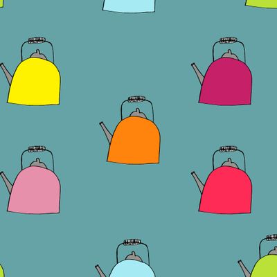 Яркие разноцветные чайники