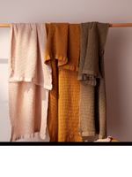 Полотенце для рук из умягченной вафли кремового цвета из коллекции essential, 50x90 см