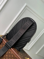 Сумка-слинг Louis Vuitton