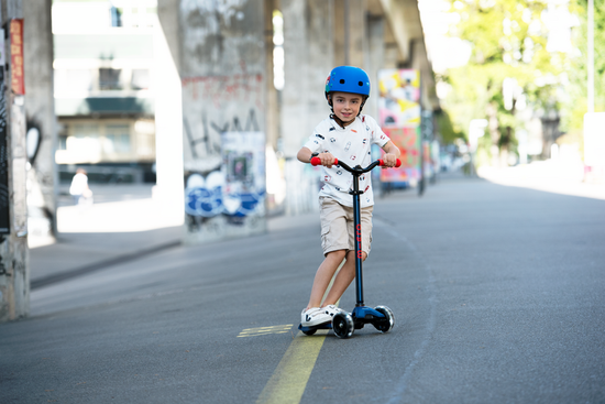 Самокат Maxi Micro Deluxe Pro LED синий/красный