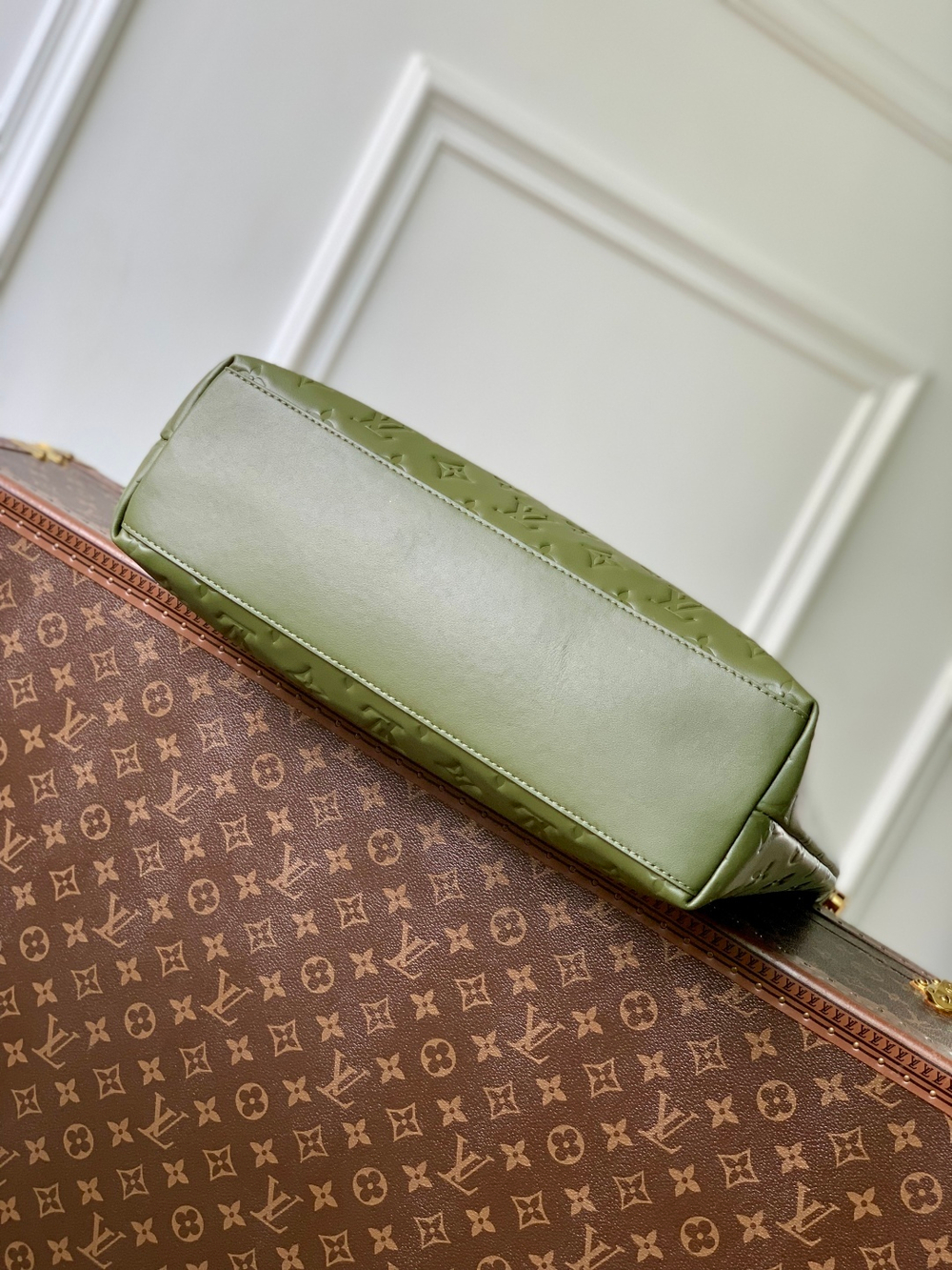 Louis Vuitton Coussin Hobo MM