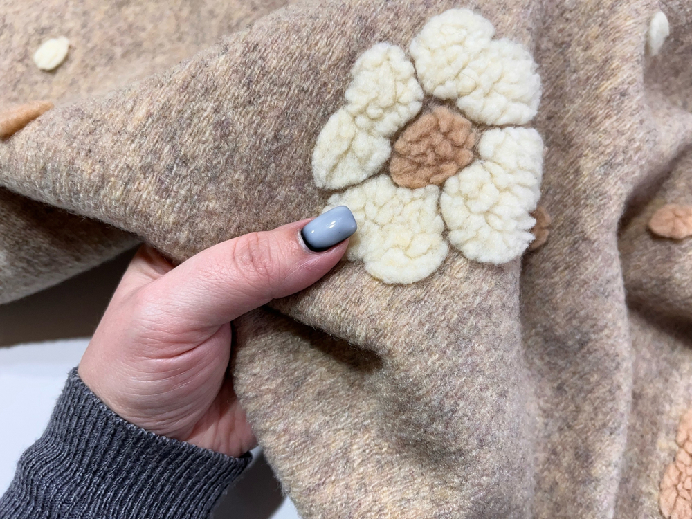 ЦВЕТОЧКИ НА БЕЖЕВОМ - Жаккард тепленький (1390 Евгения)