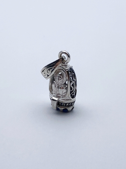 Ладанка из серебра/Чернение/С подвижным ухом/Со вставкой из красного фианита/Семистрельная