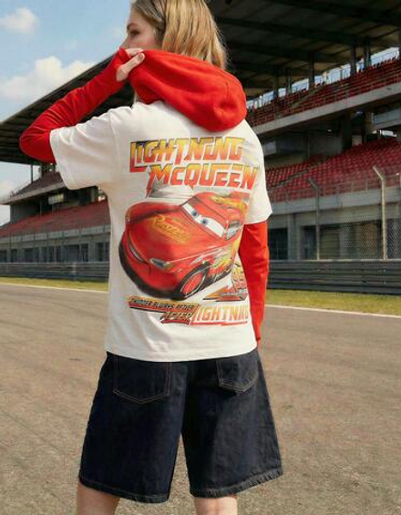 BERSHKA Футболка оверсайз с принтом Cars, белый