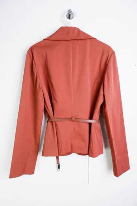 Пиджак с акцентом на талии, визуально на 42 размер