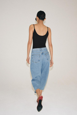 ZARA ДЖИНСЫ КАПРИ BALLOON СО СРЕДНЕЙ ПОСАДКОЙ — ZW COLLECTION, СИНИЙ