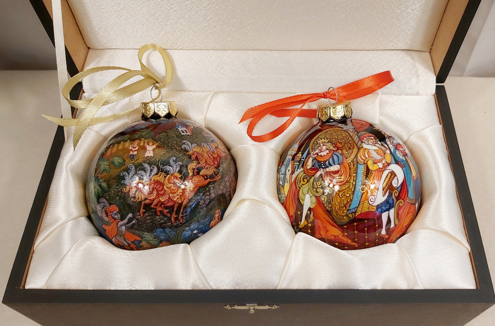 Набор новогодних шаров №2 с полной росписью "Кот в сапогах" и "Золушка"