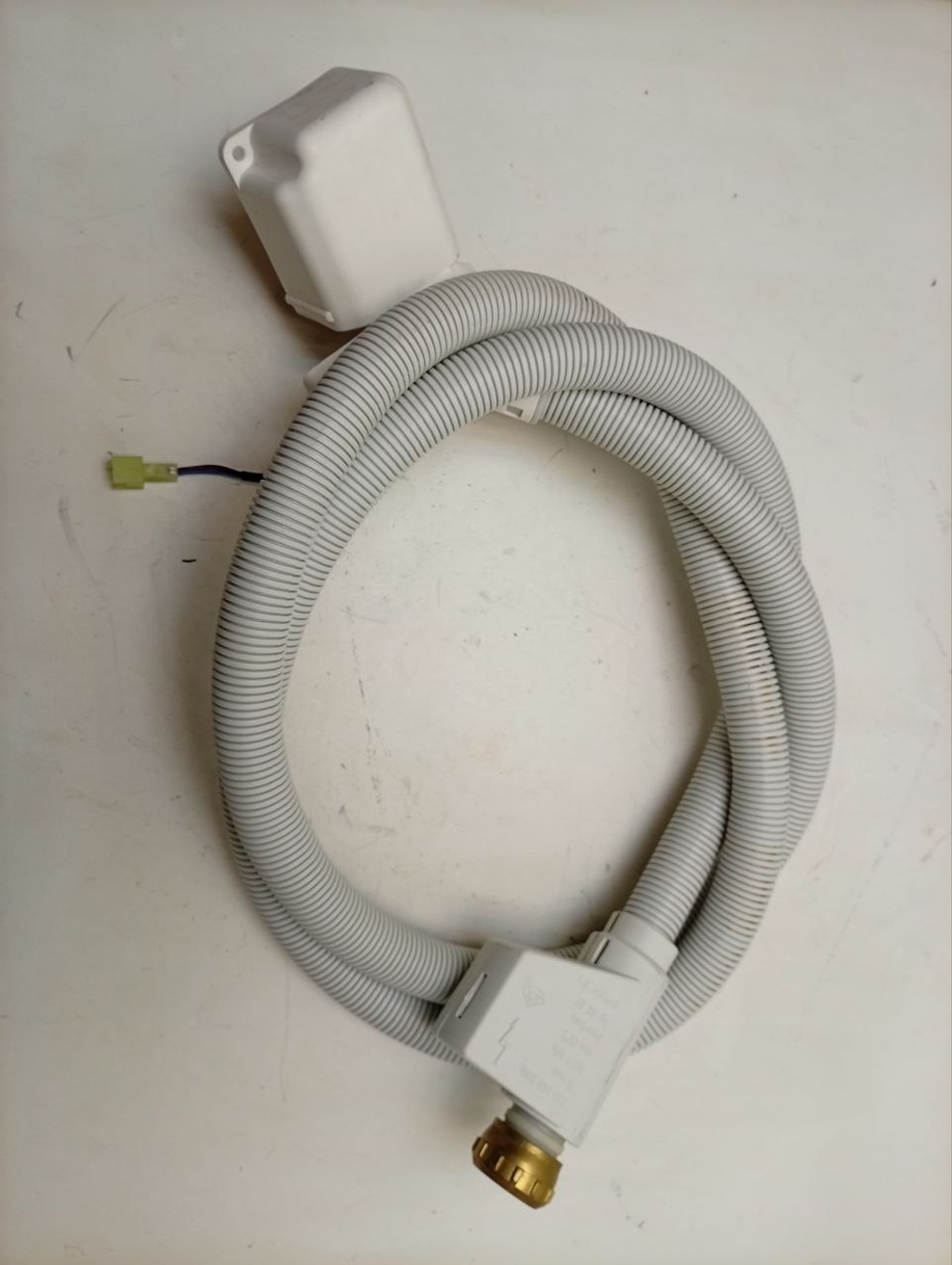 WFXI2840EU кт22 Заливной шланг с аквастопом для стиральной машины Bosch Siemens Neff 667327 б/у